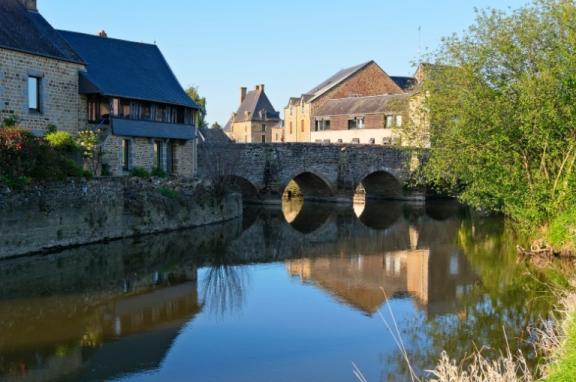 The old stone bridge in Ducey-les-Cheris