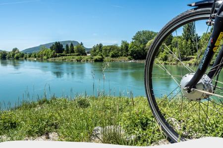 Cycling along Garonne