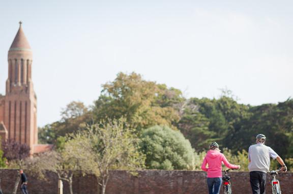Cycling to Ryde Abbey (c)visitisleofwight.co.uk