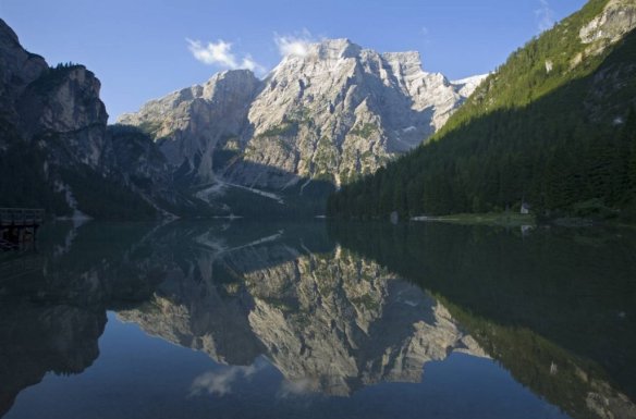 lago-natural-en-dolomitas