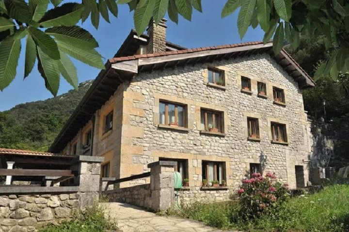  Hotel Restaurante La Casa de Juansabeli