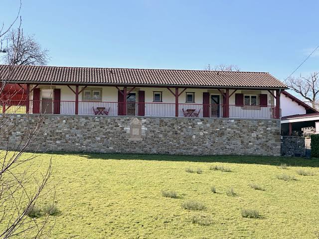  Bortü Lilia (Aroue)