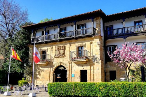  Hotel Los Infantes (Santillana)