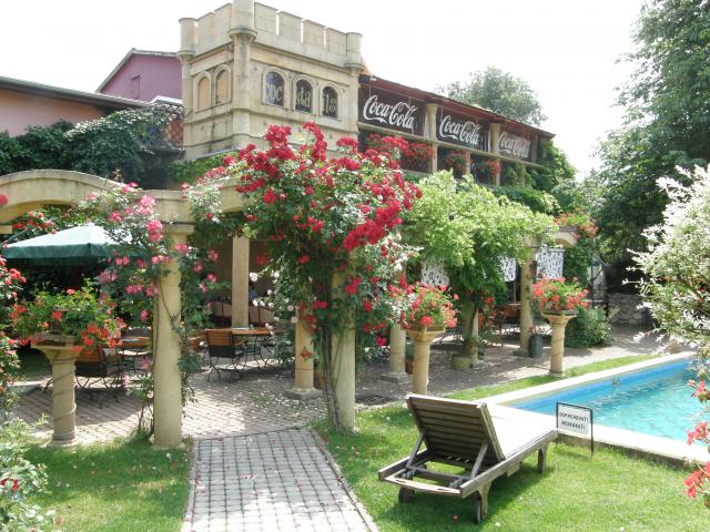  Hotel Bow Garden (Komárno)