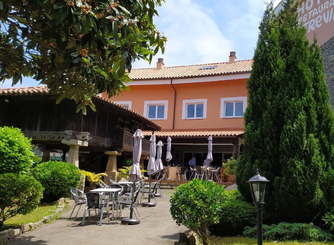 Hotel Entreviñes** (Colunga)