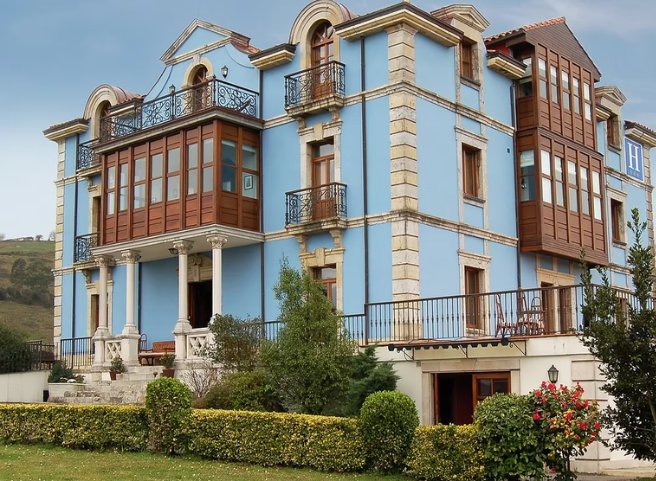 La Quinta de Villanueva*** (Villanueva de Colombres)